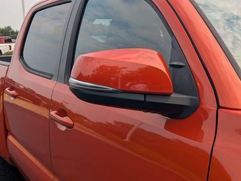 Used 2018 Toyota Tacoma TRD Sport AWD/4WD image 14