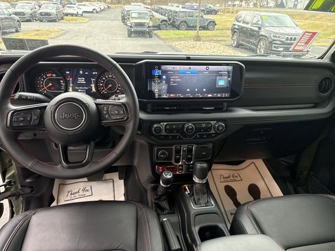 Used 2024 Jeep Wrangler Unlimited Rubicon image 14