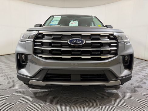 Used 2025 Ford Explorer Active w/ Active Comfort Package RWD image 4
