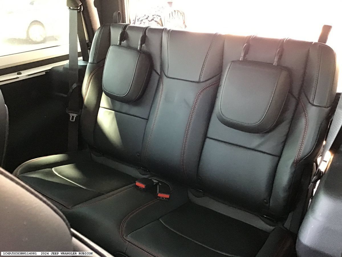 Used 2024 Jeep Wrangler Rubicon AWD/4WD image 9