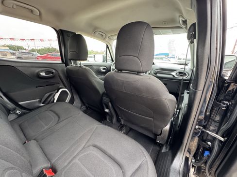 Used 2019 Jeep Renegade Latitude FWD image 32