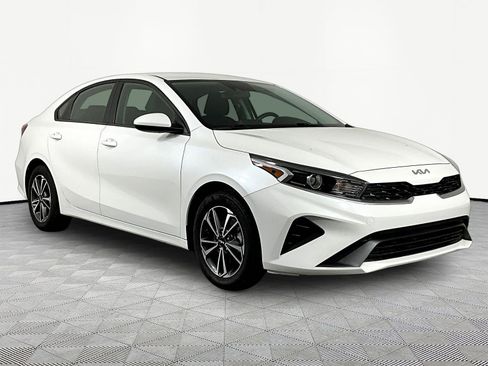 Certified 2024 Kia Forte LXS FWD image 3