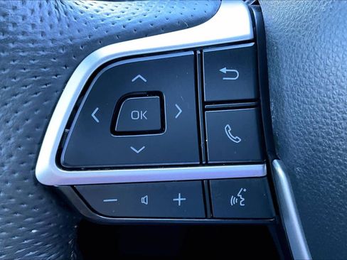 Used 2025 Toyota Sienna Platinum image 20