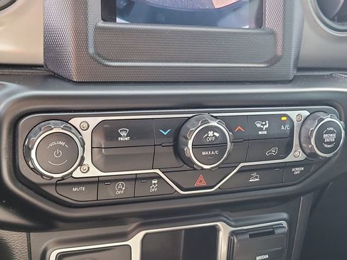 Certified 2022 Jeep Gladiator Sport image 21