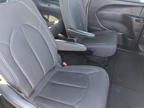 Used 2019 Chrysler Pacifica Touring Plus w/ S Appearance Package image 13