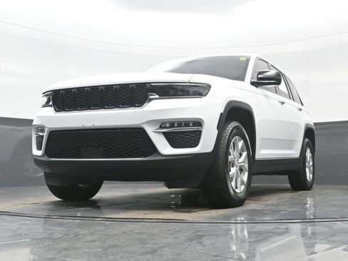Used 2023 Jeep Grand Cherokee Limited image 26