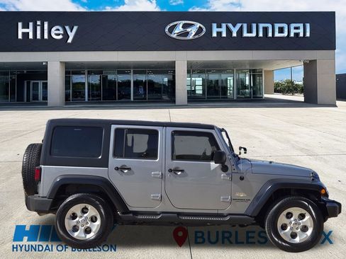Used 2015 Jeep Wrangler Unlimited Sahara w/ Connectivity Group image 3