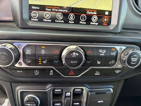 Used 2023 Jeep Gladiator Willys image 21