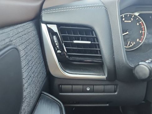 Used 2023 Nissan Rogue SV FWD image 40