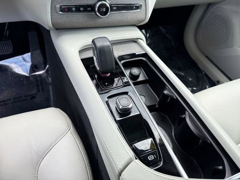 Certified 2025 Volvo XC90 T8 Plus w/ Protection Package AWD/4WD image 25