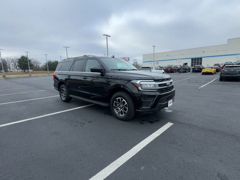 Used 2024 Ford Expedition Max XLT image 3