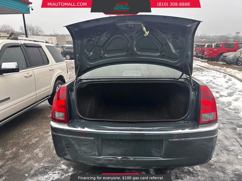 Used 2005 Chrysler 300 Touring image 8