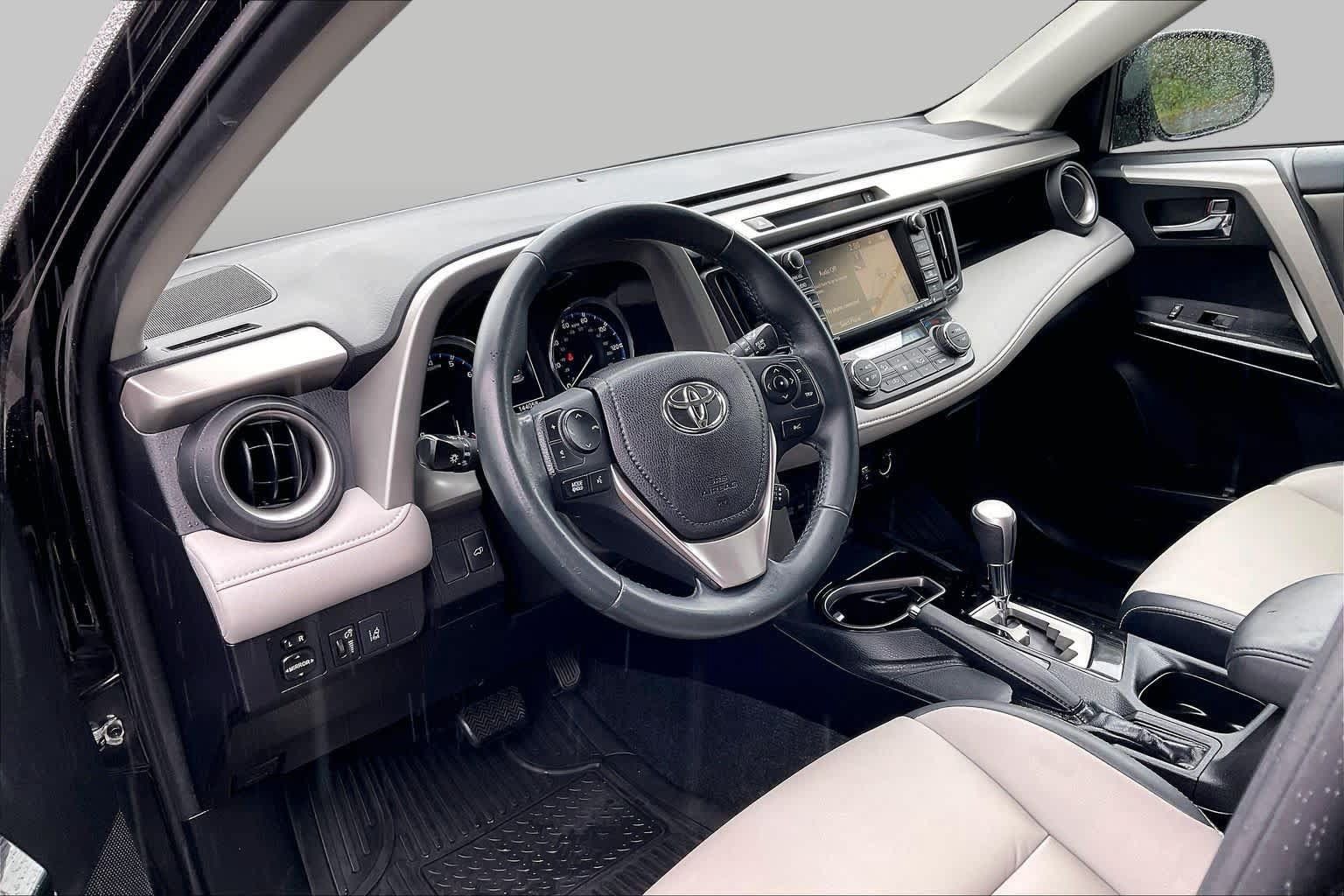 Used 2016 Toyota RAV4 Limited FWD image 17