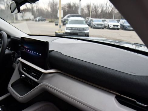 Used 2026 Ford Explorer Active w/ Active Comfort Package image 15