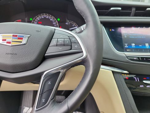 Used 2017 Cadillac XT5 Luxury w/ Driver Awareness Package image 23