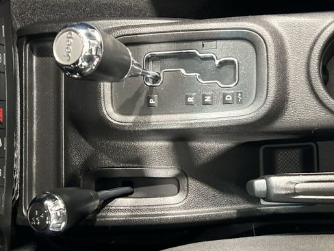 Used 2013 Jeep Wrangler Sahara w/ Connectivity Group image 18