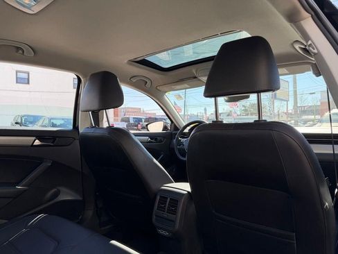 Used 2022 Volkswagen Passat 2.0T SE image 16