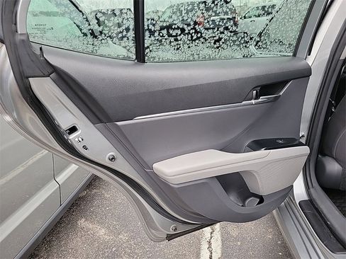 Used 2019 Toyota Camry LE image 13