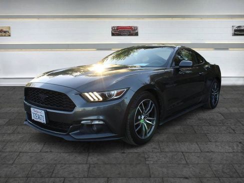 Used 2017 Ford Mustang Coupe RWD image 3