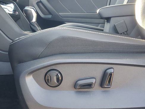 Used 2022 Volkswagen Tiguan SE image 12