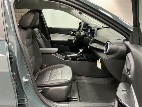 New 2026 Chevrolet Trax LT w/ LT Convenience Package FWD image 32