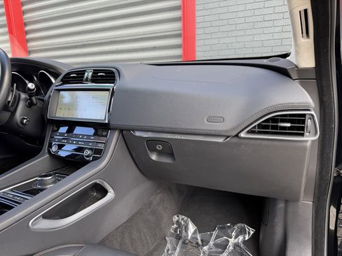 Used 2020 Jaguar F-PACE Prestige image 14