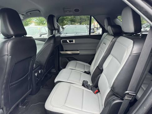 Used 2021 Ford Explorer XLT w/ Equipment Group 202A RWD image 14