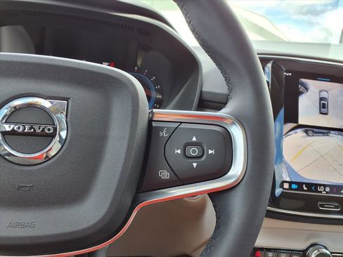 Certified 2024 Volvo XC40 B5 Plus image 30