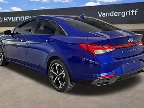 Used 2023 Hyundai Elantra Limited FWD image 3