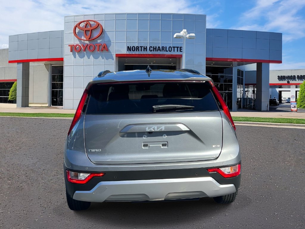 Used 2023 Kia Niro EX FWD image 7