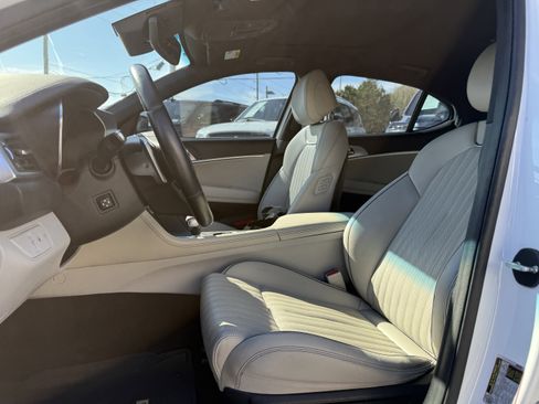 Used 2022 Genesis G70 2.0T w/ Prestige Package image 12