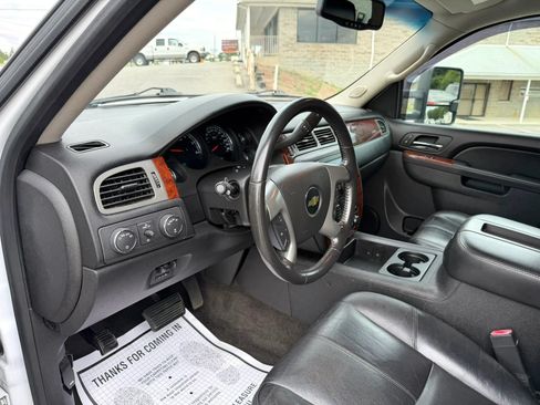 Used 2012 Chevrolet Suburban LT w/ Luxury Package AWD/4WD image 30