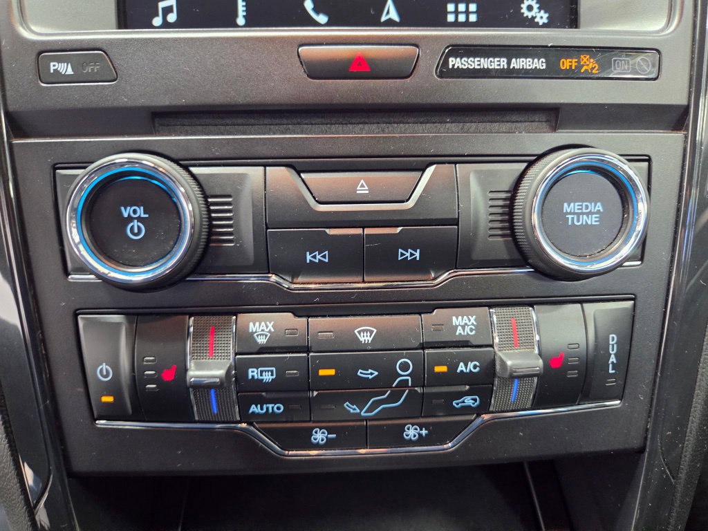 Used 2018 Ford Explorer XLT w/ XLT Technology Feature Bundle AWD/4WD image 40