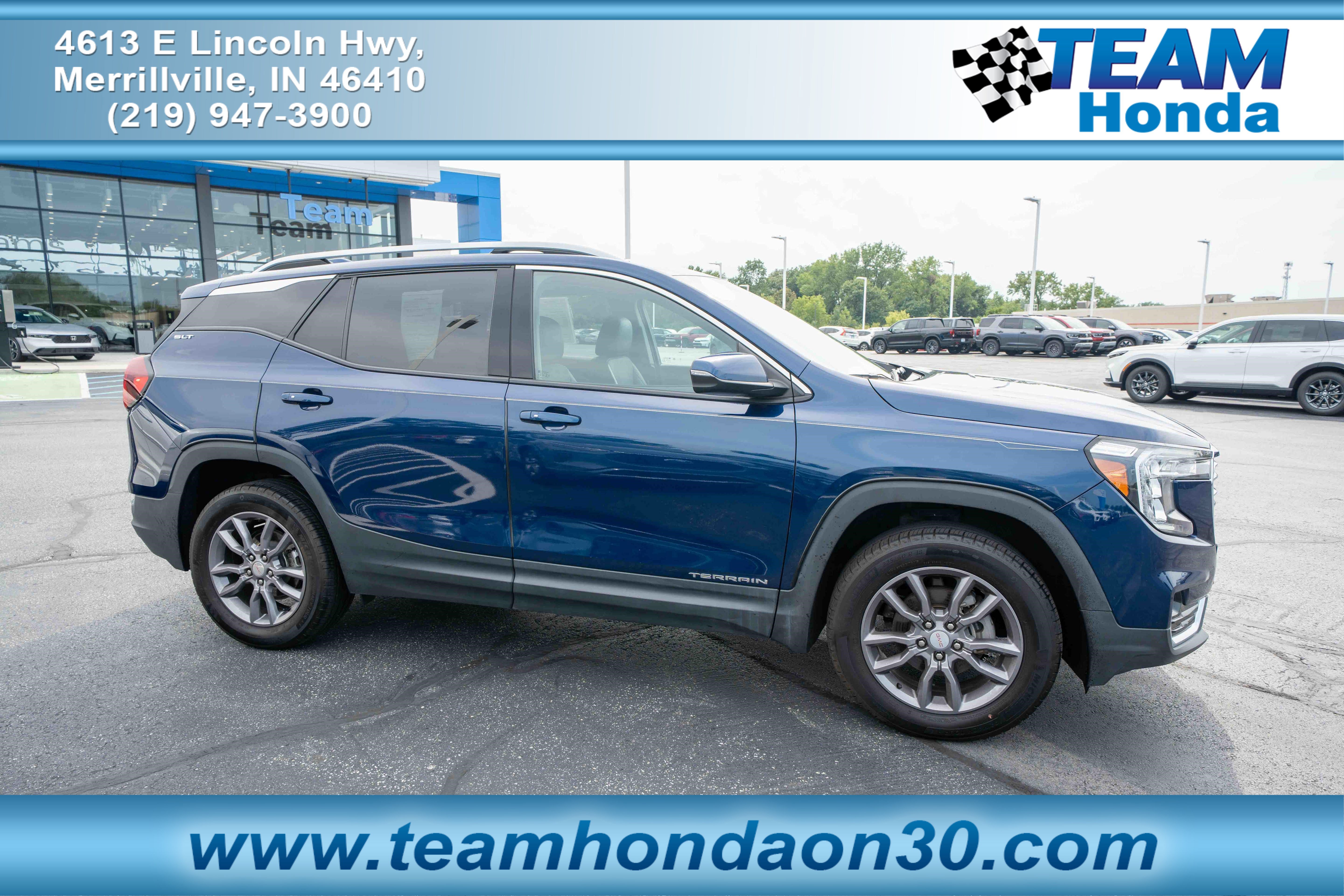Used 2023 GMC Terrain SLT AWD/4WD image 1