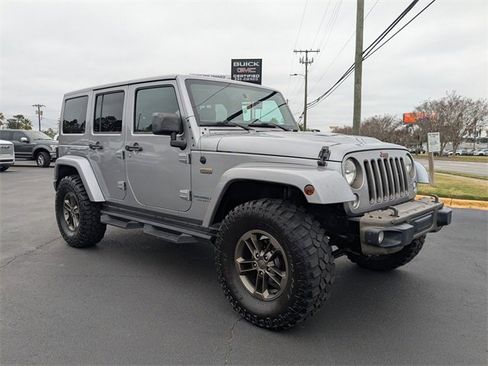 Used 2016 Jeep Wrangler Unlimited Sahara image 2