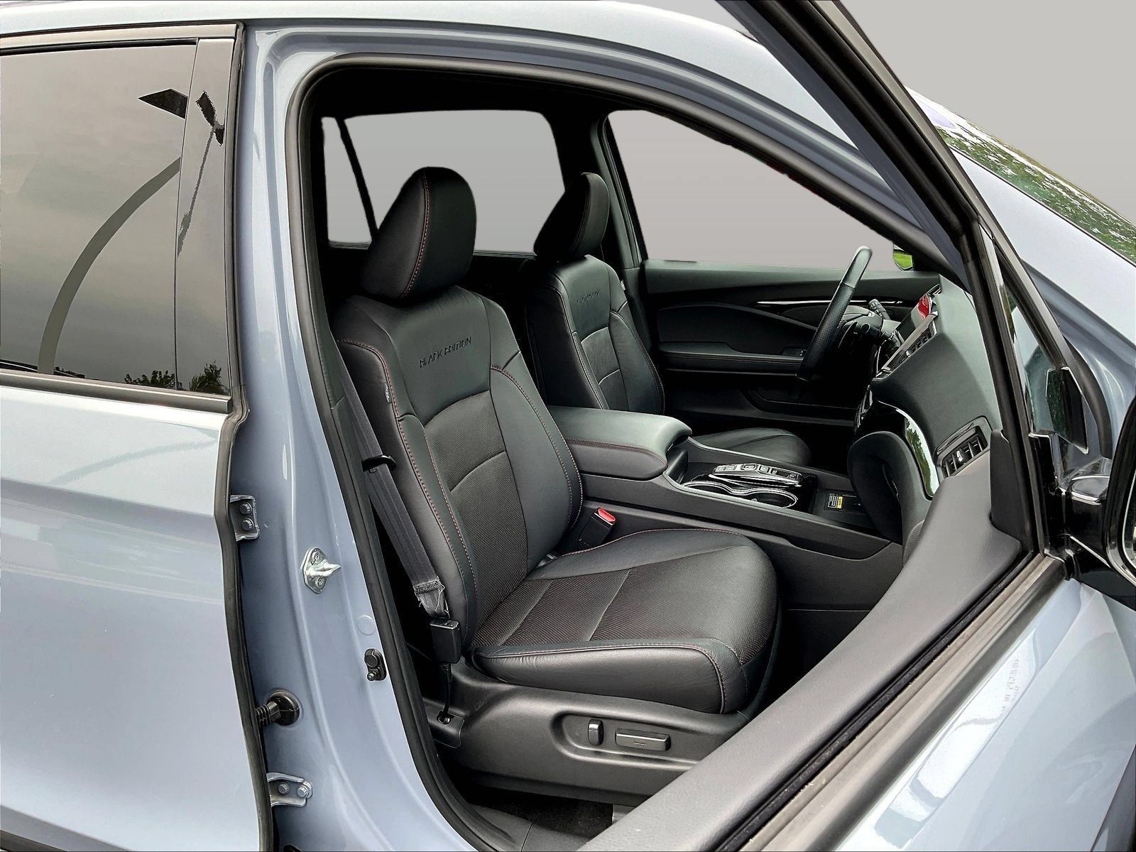 Used 2024 Honda Passport Black Edition image 32