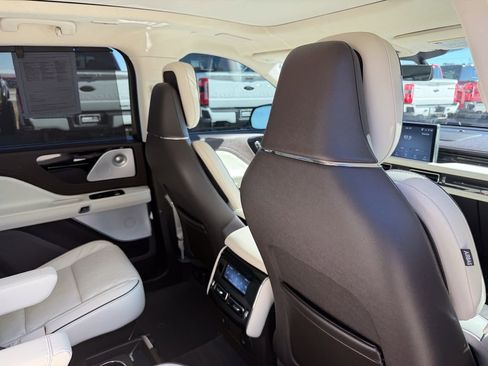 Certified 2023 Lincoln Aviator Black Label image 21