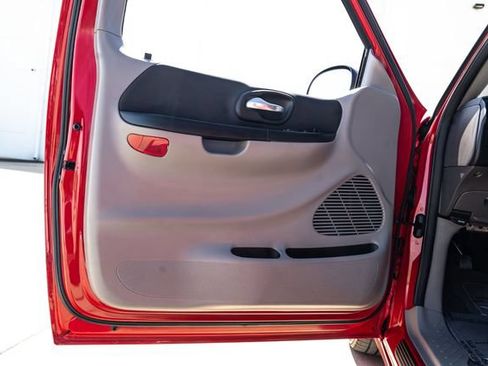 Used 2004 Ford F150 Lightning RWD image 19