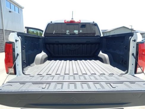 Used 2025 Chevrolet Colorado ZR2 w/ Technology Package AWD/4WD image 31