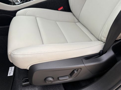 New 2026 Volvo XC40 B5 Plus w/ Protection Package Premier image 19