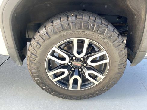 Used 2023 GMC Sierra 1500 AT4 w/ AT4 Premium Package image 9