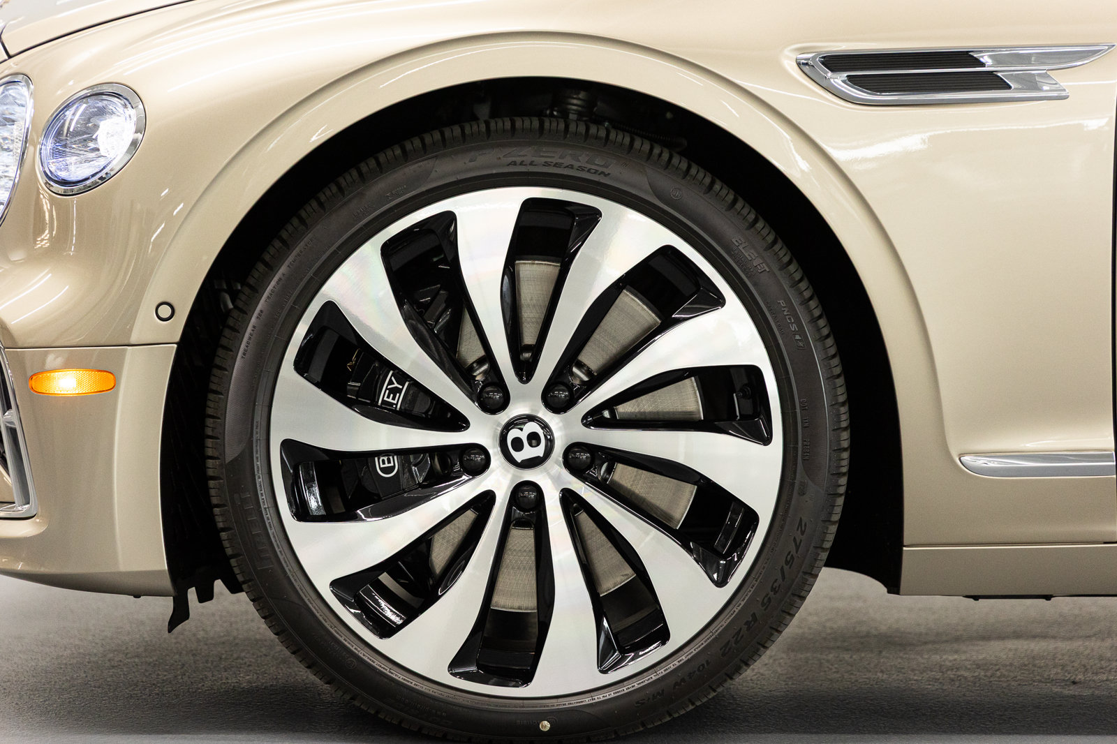Used 2026 Bentley Flying Spur V8 AWD/4WD image 18