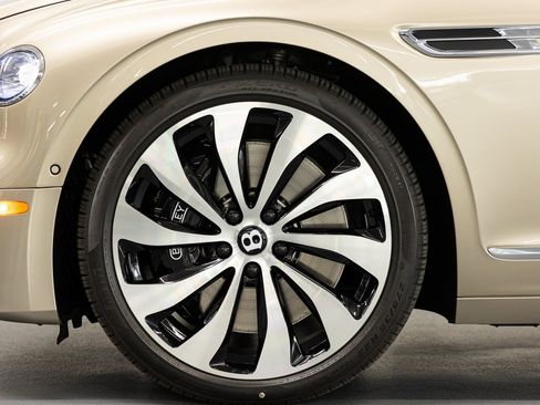 Used 2026 Bentley Flying Spur V8 AWD/4WD image 18