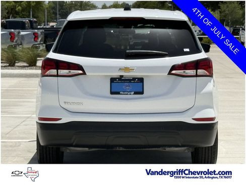 Certified 2024 Chevrolet Equinox LS w/ LS Convenience Package FWD image 5
