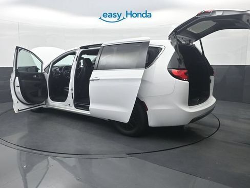 Used 2025 Chrysler Pacifica Select FWD image 39