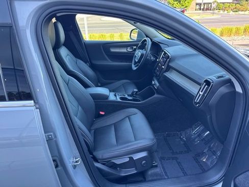Certified 2025 Volvo XC40 B5 Core AWD/4WD image 15