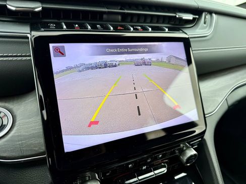 Used 2023 Jeep Grand Cherokee Overland w/ Luxury Tech Group IV image 28