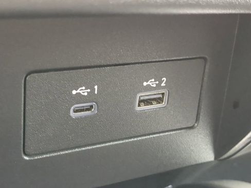 Used 2024 Nissan Titan SV w/ SV Convenience Package image 21