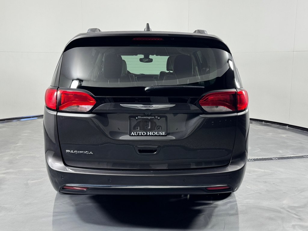 Used 2017 Chrysler Pacifica Touring-L Plus w/ Tire & Wheel Group FWD image 6