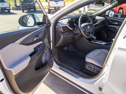 Certified 2025 Buick Envista Avenir image 27